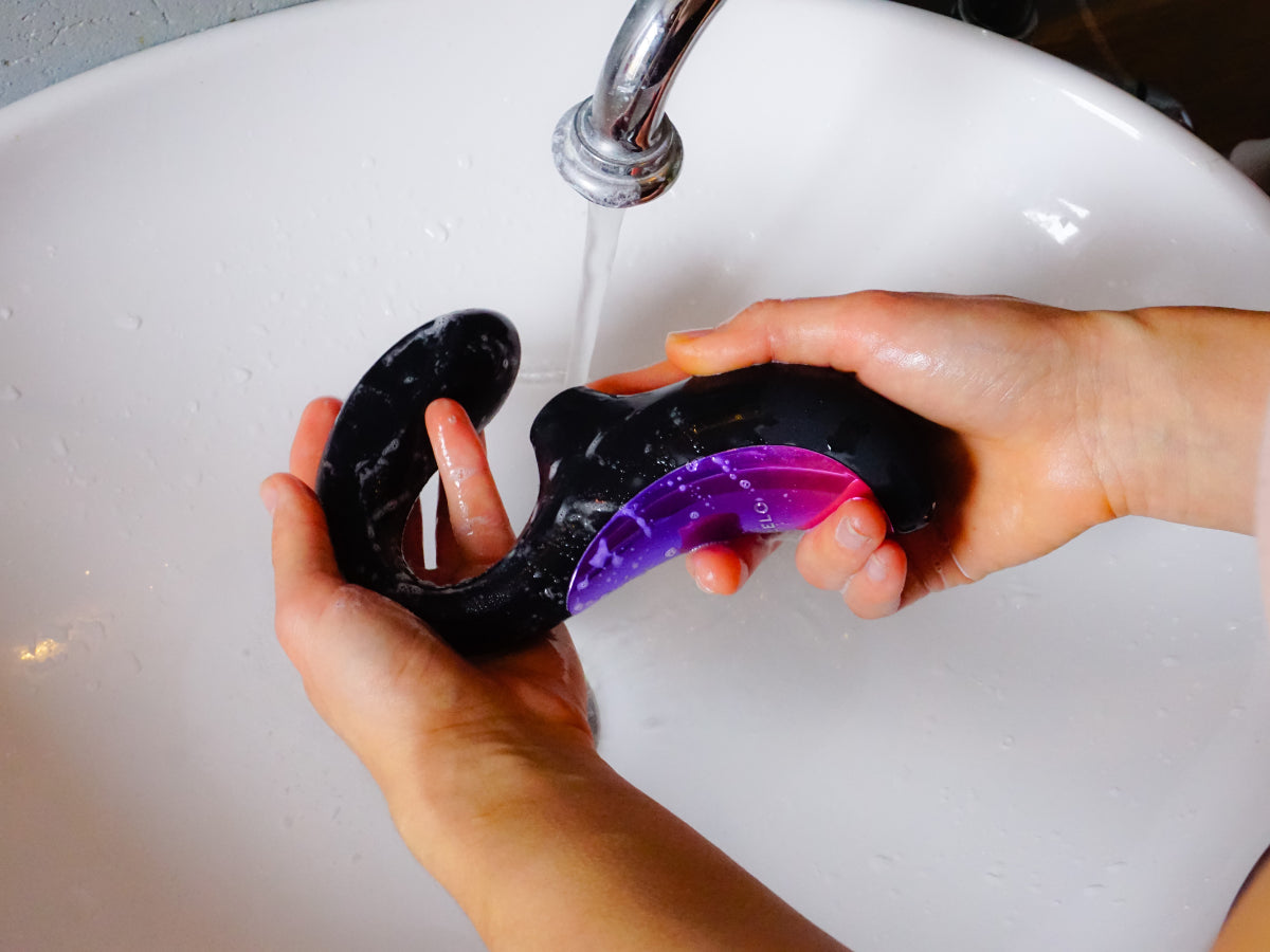 Pourquoi et comment bien nettoyer ses sextoys ?