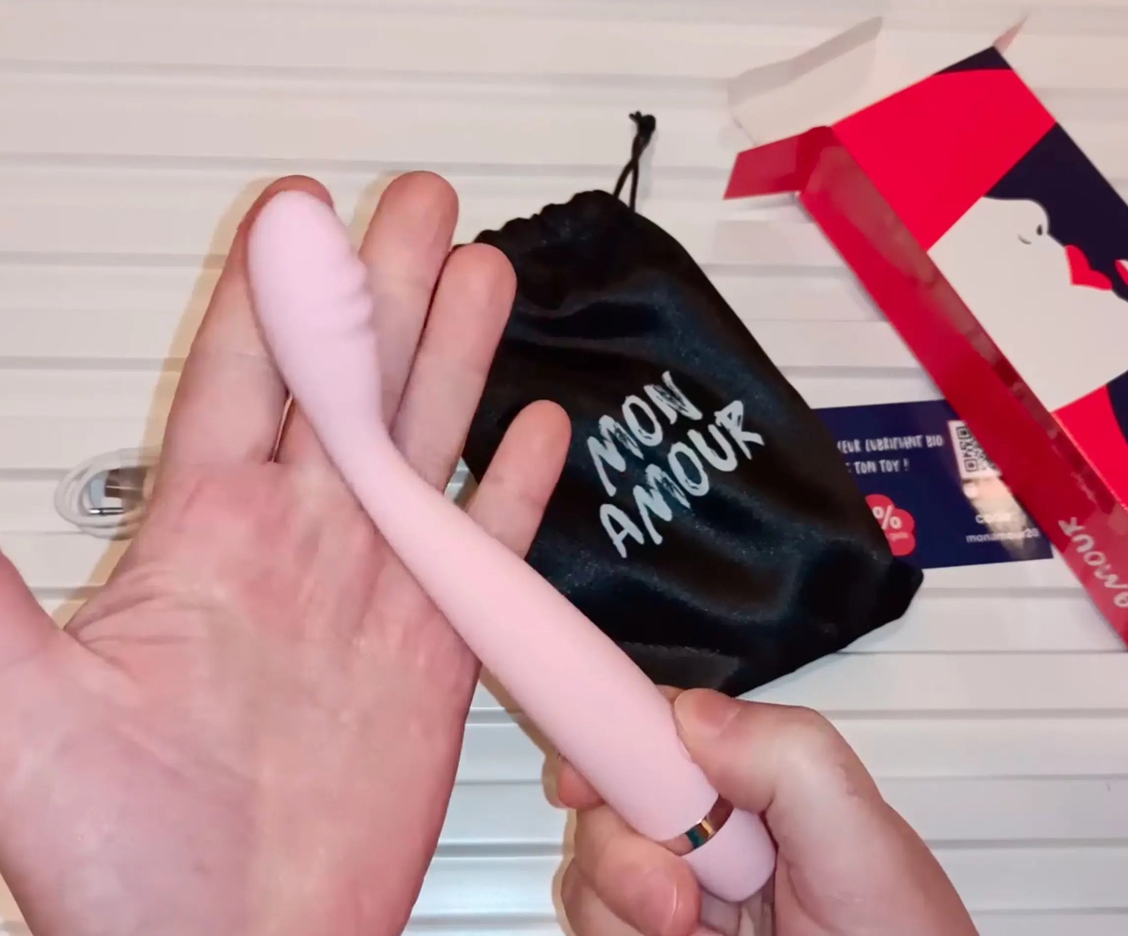 G-vibs, the G-spot vibrator with exceptional fingering by Mon Amour Goliate G-vibs, the G-spot vibrator with exceptional fingering by Mon Amour Goliate